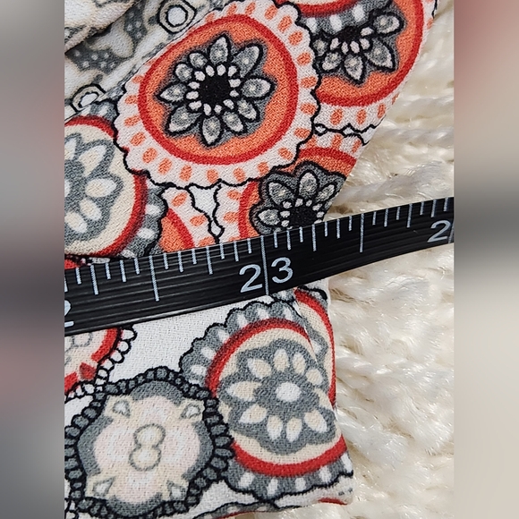 Geometric Patterned Blouse - Picture 9 of 11